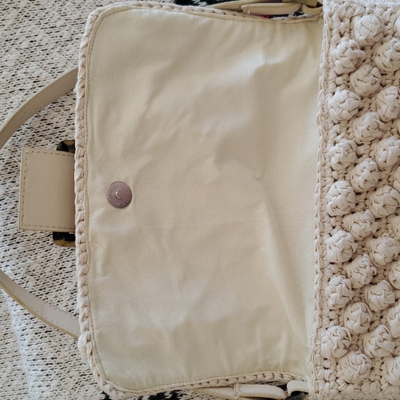 Textured Handbag - Picture 6 of 8